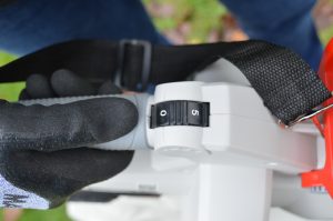 IKRA ICBV 2-20 Laubsauger in Betrieb Nahaufnahme Geschwindigkeitsregelung