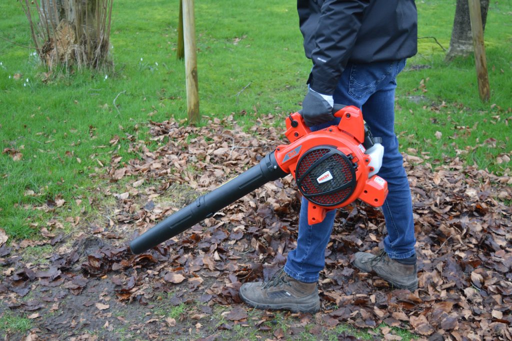 HECHT 9280 Laubsauger Laubbläser in Betrieb Linkshänder