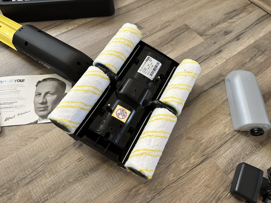 Alle montierten Rollen des Kärcher FC7 Cordless Extra Hartbodenreinigers