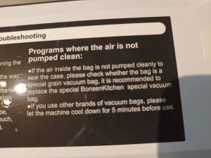 Amazon Basics Vakuumierer, Aufdruck auf dem Gerät 4