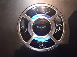 Amazon Basics Vakuumierer, Bedienfeld im eingeschalteten Zustand mit Leuchten
