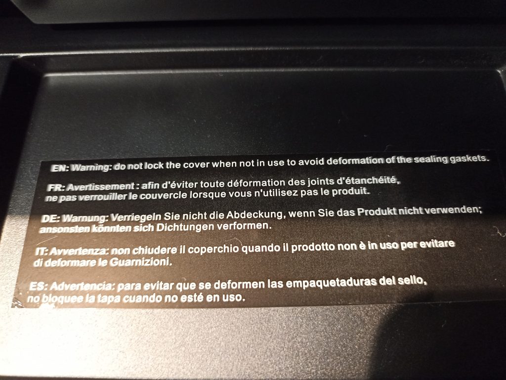mazon Basics Vakuumierer, Innenansicht mit Aufdruck