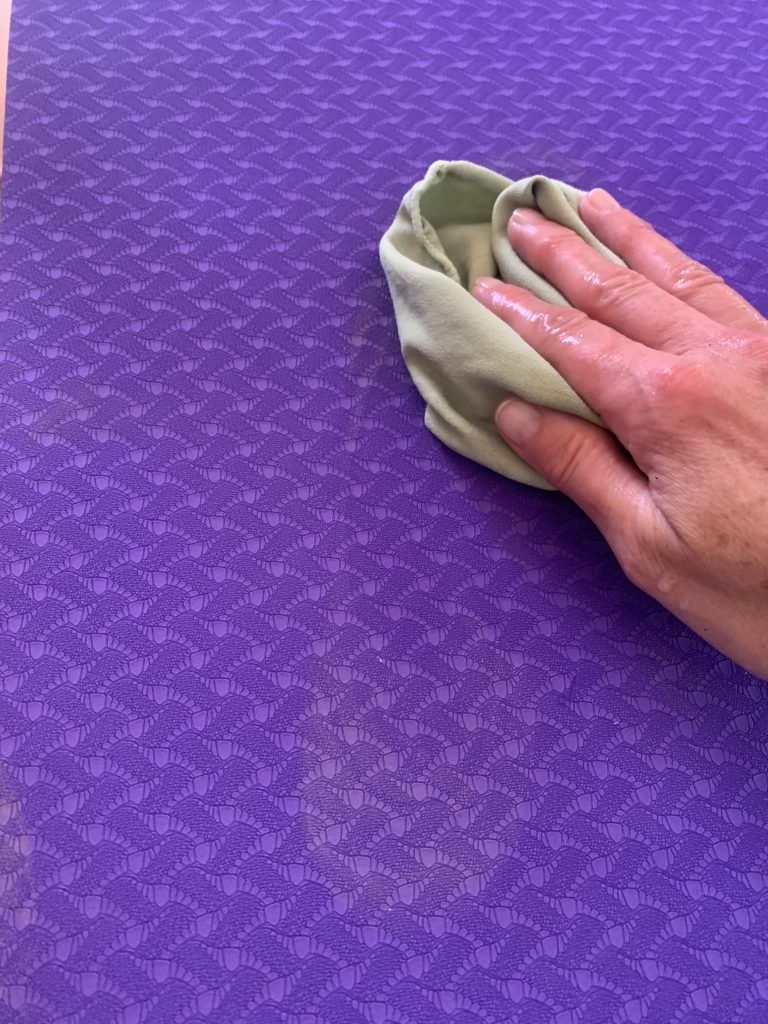 Amazon Basics ‎IR97503B-PL Yogamatte Reinigung