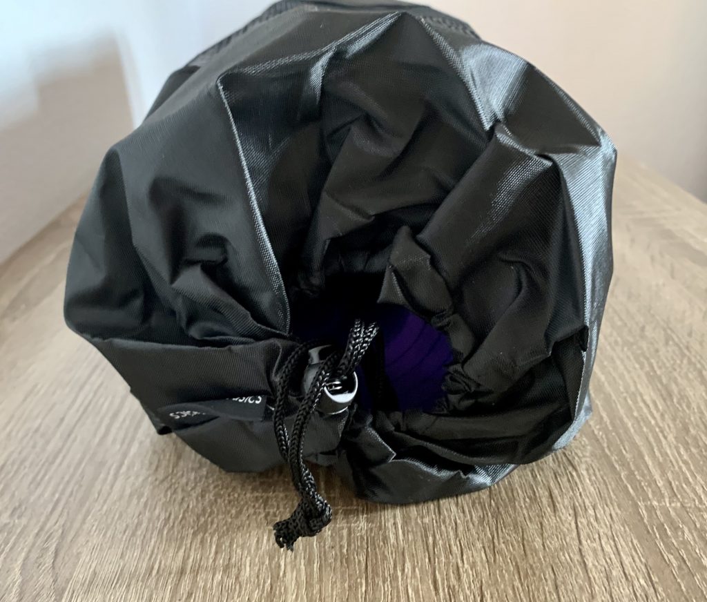 Amazon Basics ‎IR97503B-PL Yogamatte Taschenverschluss Nahansicht