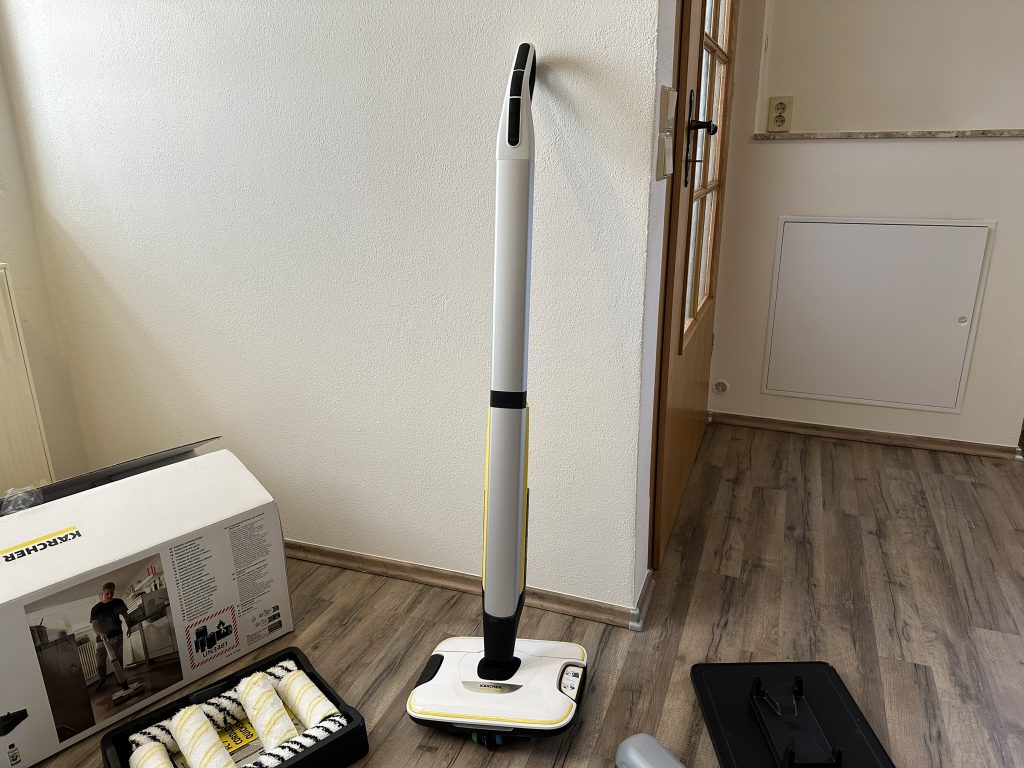 Aufgestellter Kärcher FC7 Cordless Extra Hartbodenreiniger