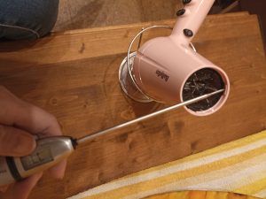 BaByliss 5337PRE Haartrockner, Messen der Temperatur am Gebläse