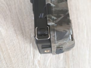 Batterieverschluss der iZEEKER iG200 Wildkamera
