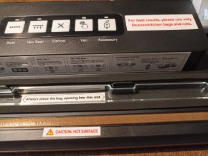 Bonsenkitchen VS2000 Vakuumierer, Innenansicht Detail mit Bedienfeld