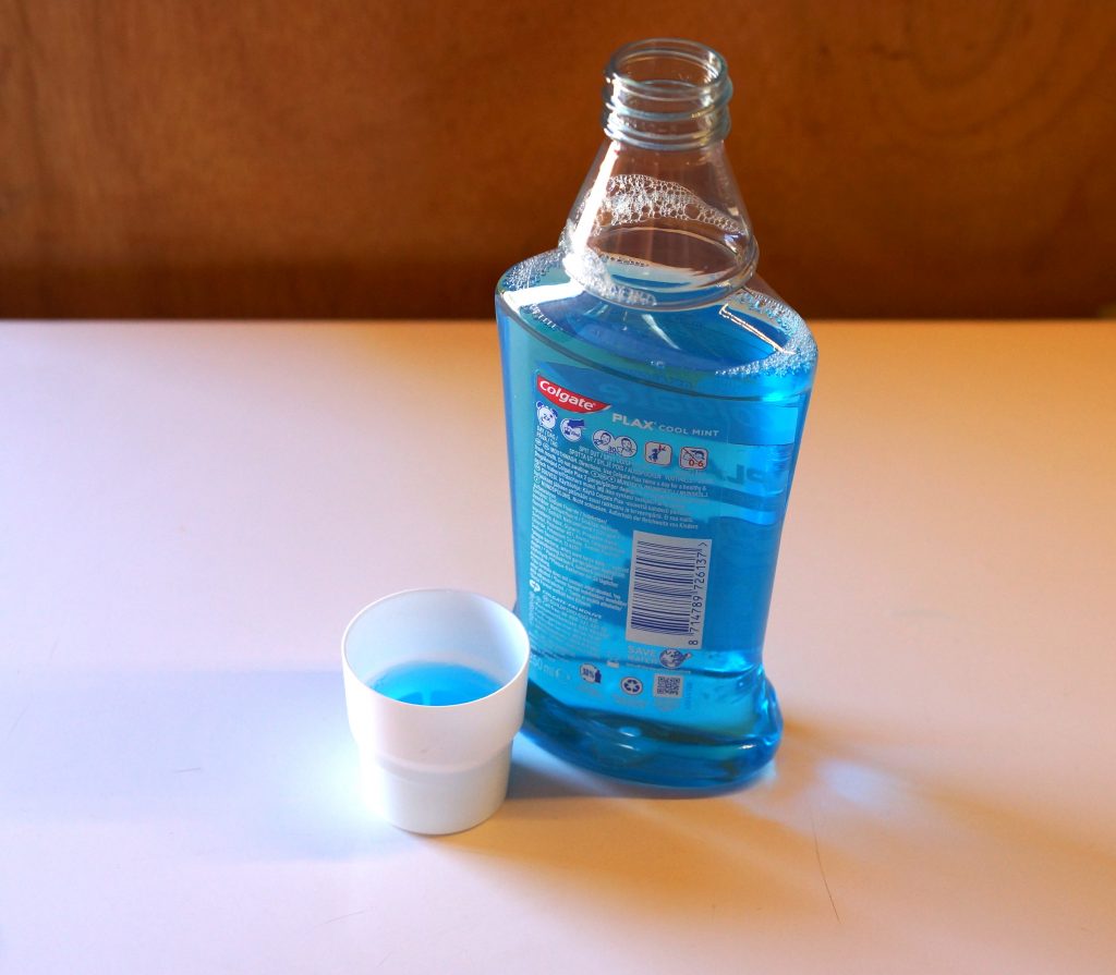 Colgate Plax Cool Mint Mundspülung mit befülltem Deckel