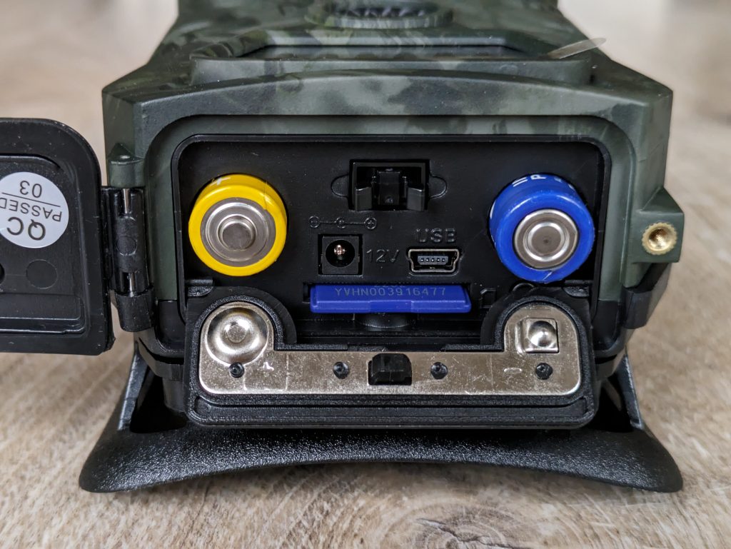 Erstes Batteriefach der SECACAM Wild-Vision Wildkamera