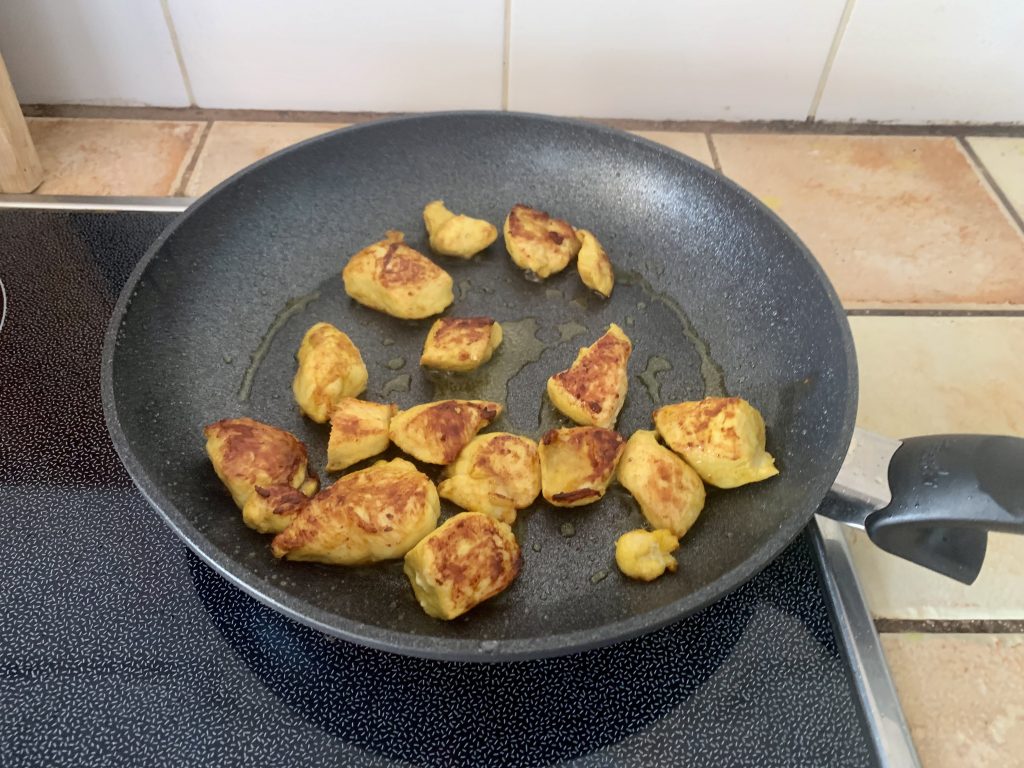 Fissler Adamant® Classic Plus beschichtete Pfanne beim Braten. jpeg