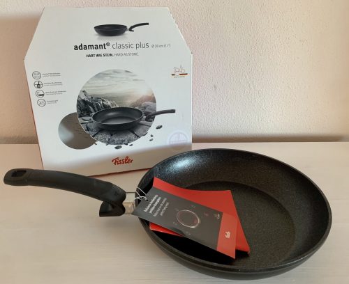 Fissler adamant® classic Plus beschichtete Pfanne ausgepackt mit Karton