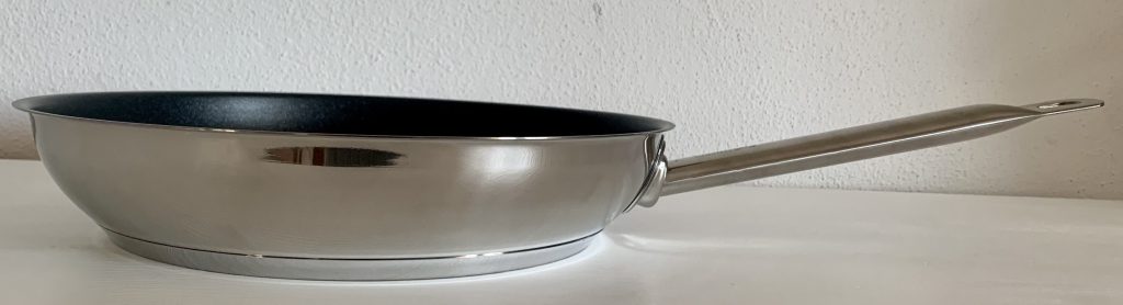 GastroSUS Industar Diamas Pro beschichtete Pfanne von der Seite