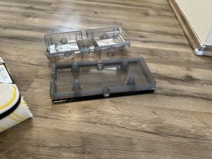 Gefüllter Wassertank des Kärcher FC7 Cordless Extra Hartbodenreinigers