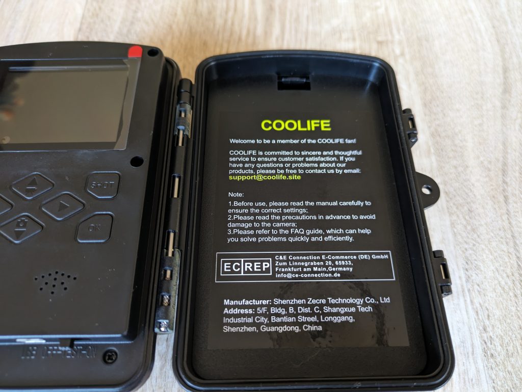 Geschlossenes Batteriefach der Coolife PH700A Wildkamera