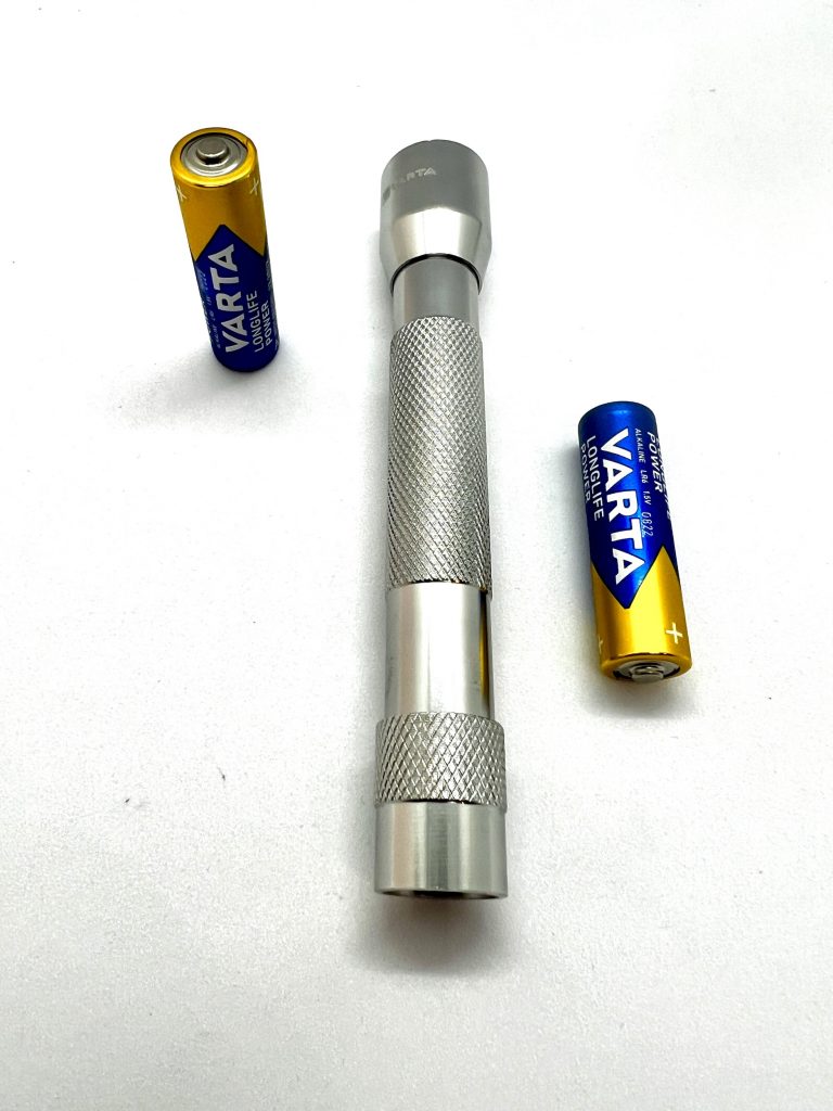 VARTA F10 Taschenlampe mit Batterien