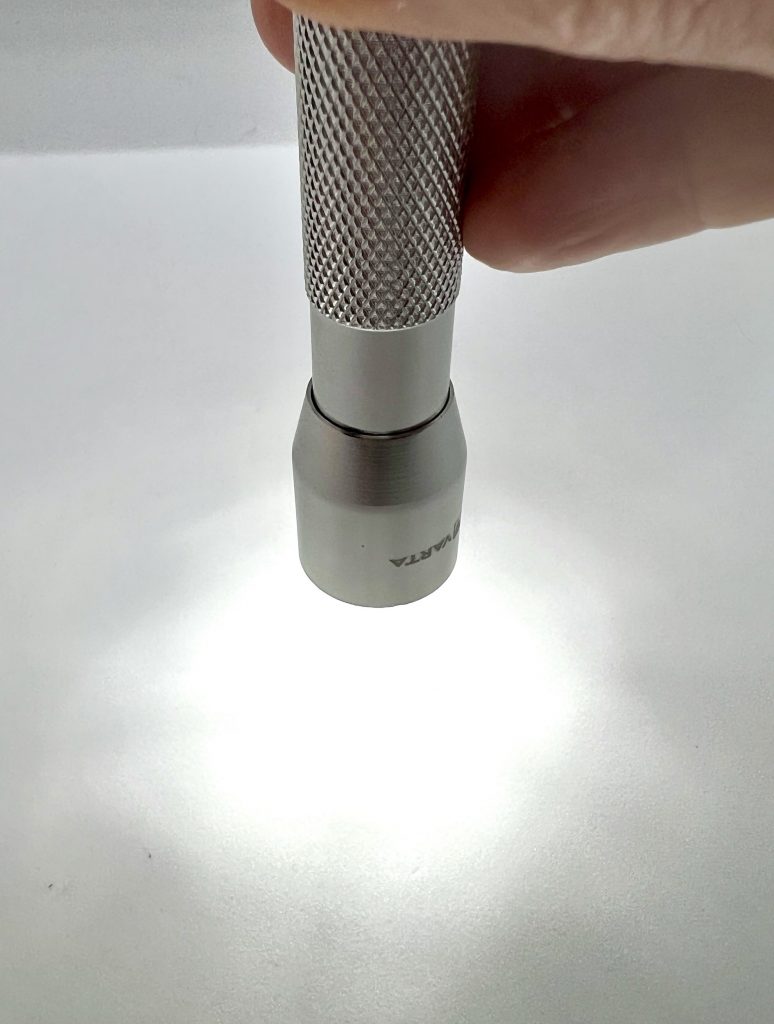 VARTA F10 Taschenlampe eingeschaltet