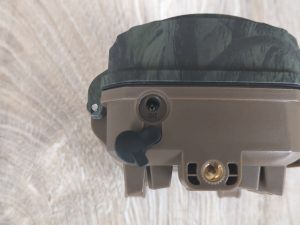 JOH Javelins M1 Wildkamera von unten geöffnet