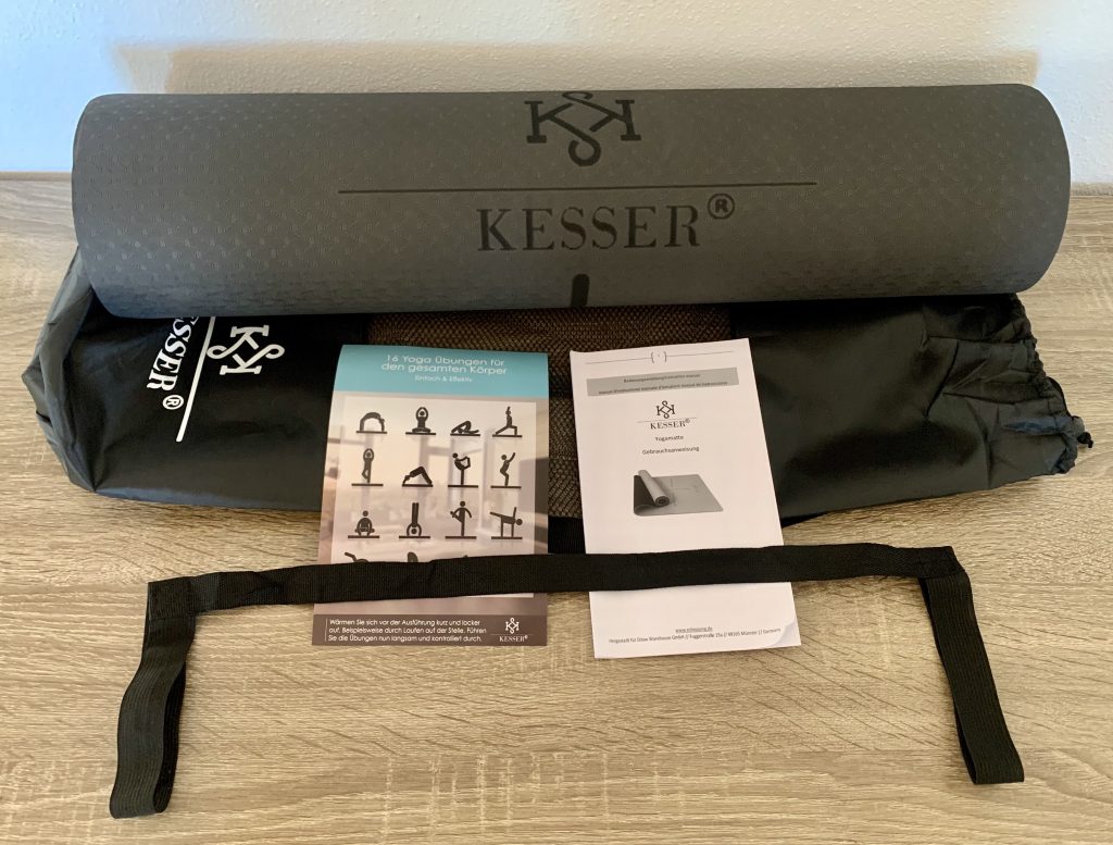 KESSER®-Yogamatte ausgepackt mit Zubehör