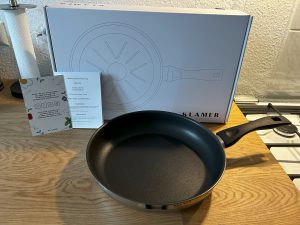 Klamer Profi Pfanne vor Verpackung
