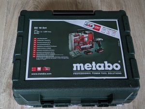 Koffer des Metabo BS 18 Akku-Bohrschraubers von hinten