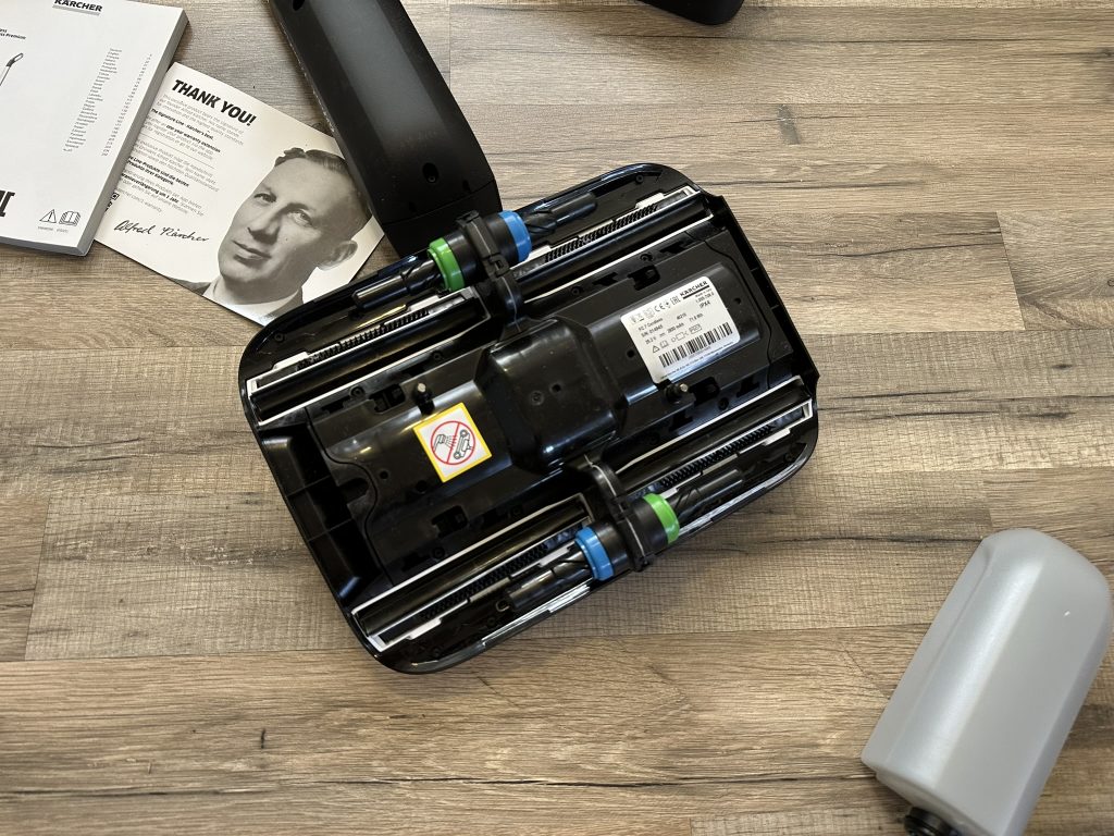 Kopf des Kärcher FC7 Cordless Extra Hartbodenreiniger von unten, ohne Bürstenrollen