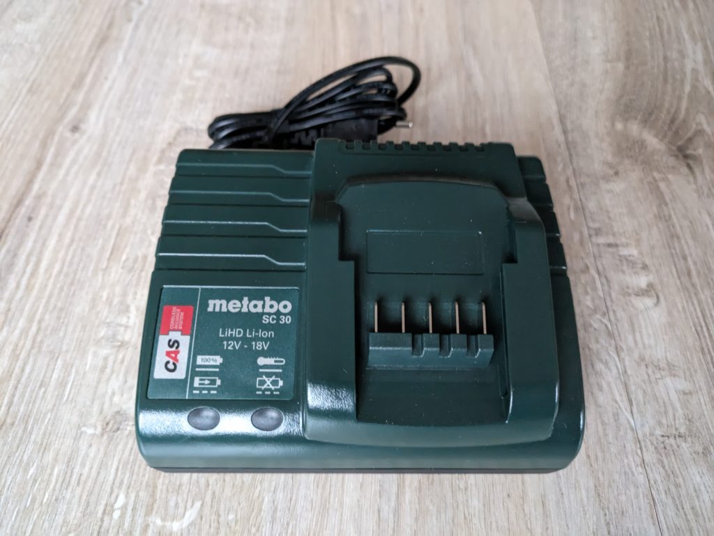 Ladegerät des Metabo BS 18 Akku-Bohrschraubers von oben