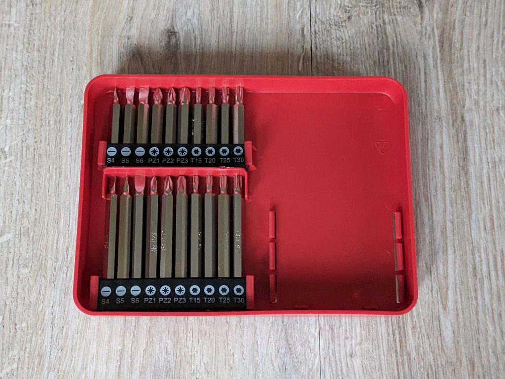 Lange Bits des Metabo BS 18 Akku-Bohrschraubers