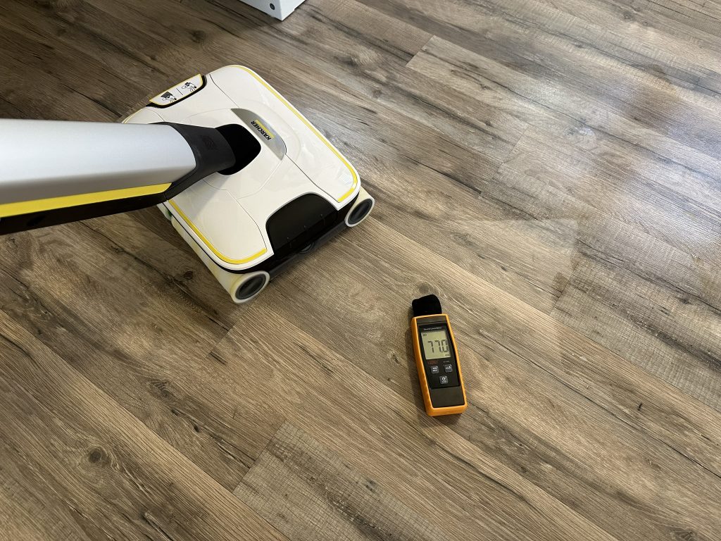 Lautstärke des Kärcher FC7 Cordless Extra Hartbodenreinigers von rechts