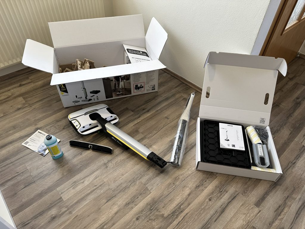 Lieferumfang des Kärcher FC7 Cordless Extra Hartbodenreiniger mit Verpackungen