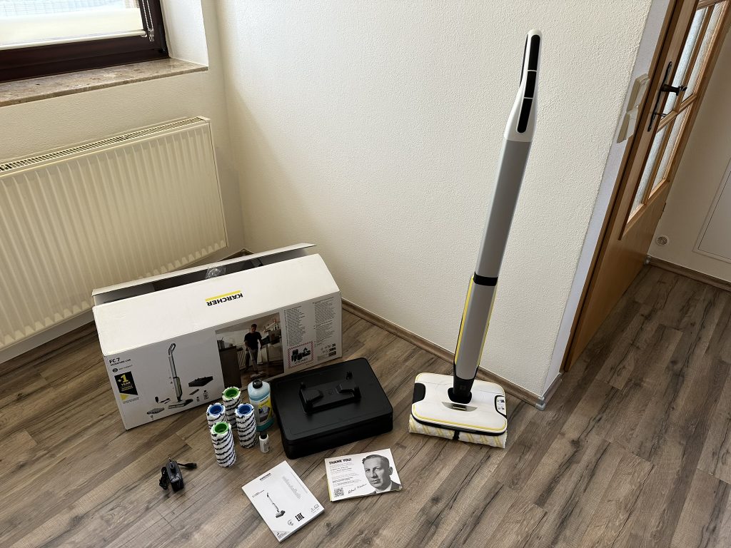 Lieferumfang des Kärcher FC7 Cordless Extra Hartbodenreinigers fertig montiert