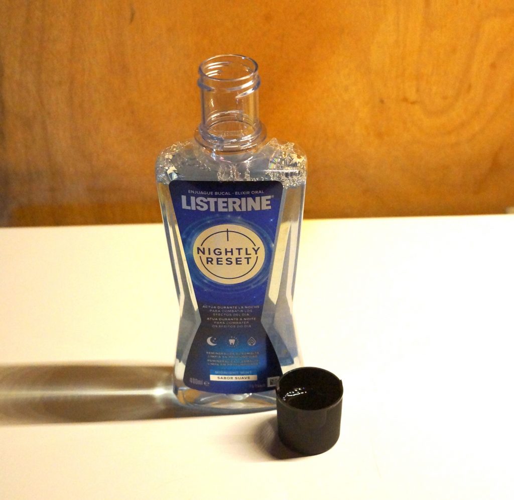 Listerine Nightly Reset befüllter Deckel