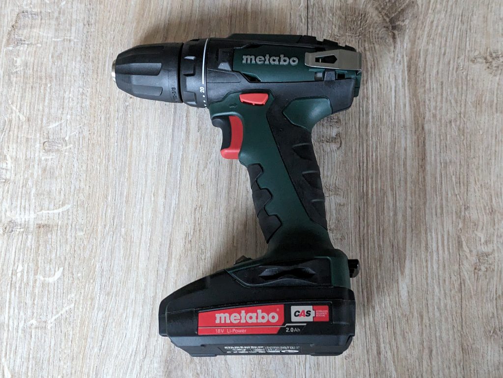 Metabo BS 18 Akku-Bohrschrauber von vorne, nach links ausgerichtet