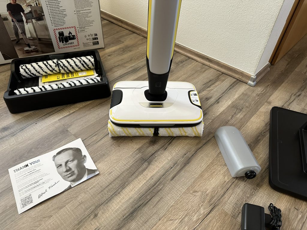 Montierter Kärcher FC7 Cordless Extra Hartbodenreiniger von oben