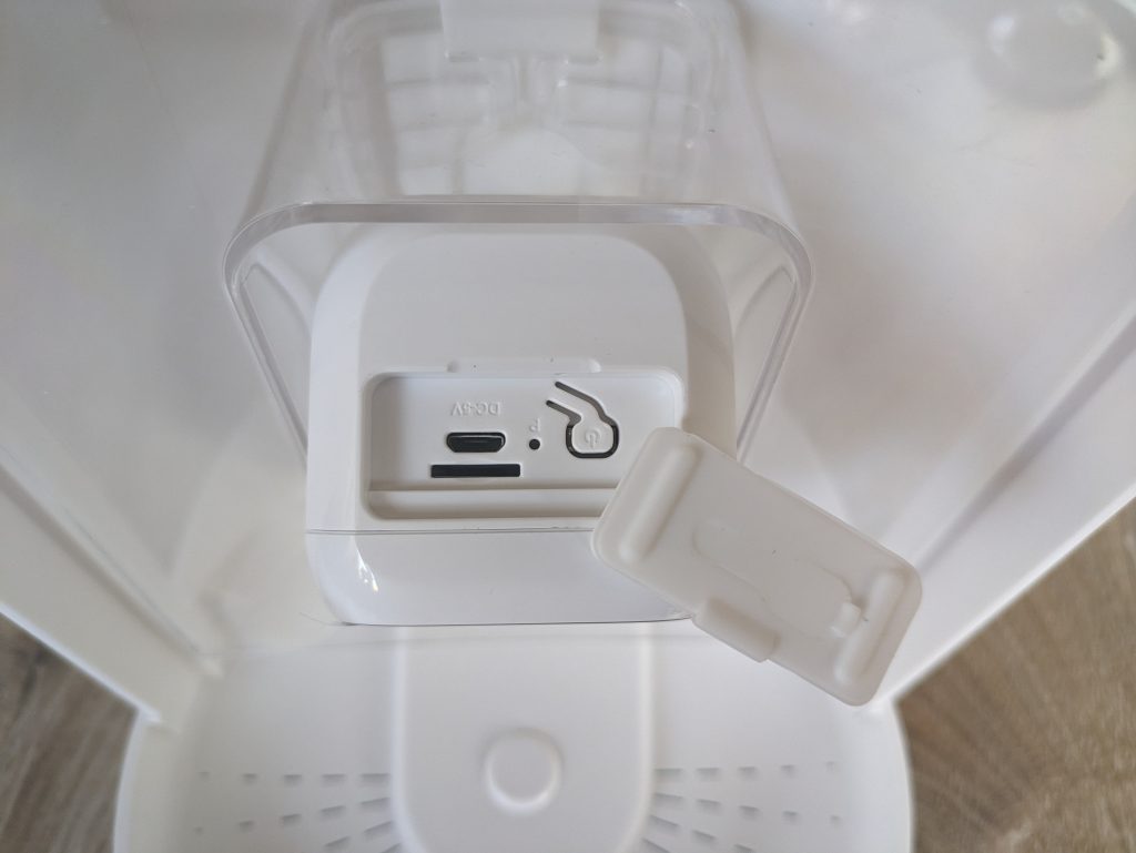 NETVUE Birdfy Wildkamera Kamera mit geöffneten Schutz