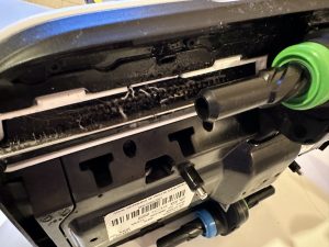 Nahansicht des Kärcher FC7 Cordless Extra Hartbodenreinigers von unten