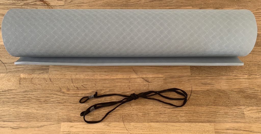 Oak & Tea Yogamatte ausgepackt mit Tragegurt