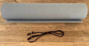 Oak & Tea Yogamatte ausgepackt mit Tragegurt