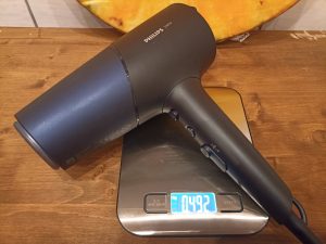 Philips BHD51000 Haartrockner, auf der Waage