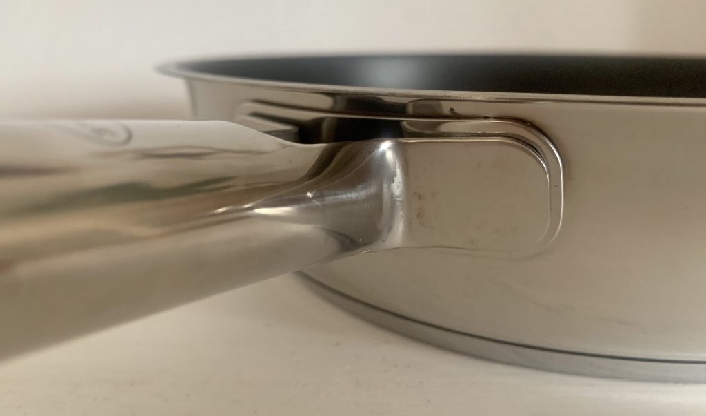 RÖSLE Elegance beschichtete Pfanne Nahaufnahme Griffbefestigung
