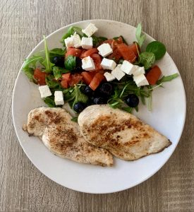 RÖSLE Elegance beschichtete Pfanne fertig gebratenes Huhn