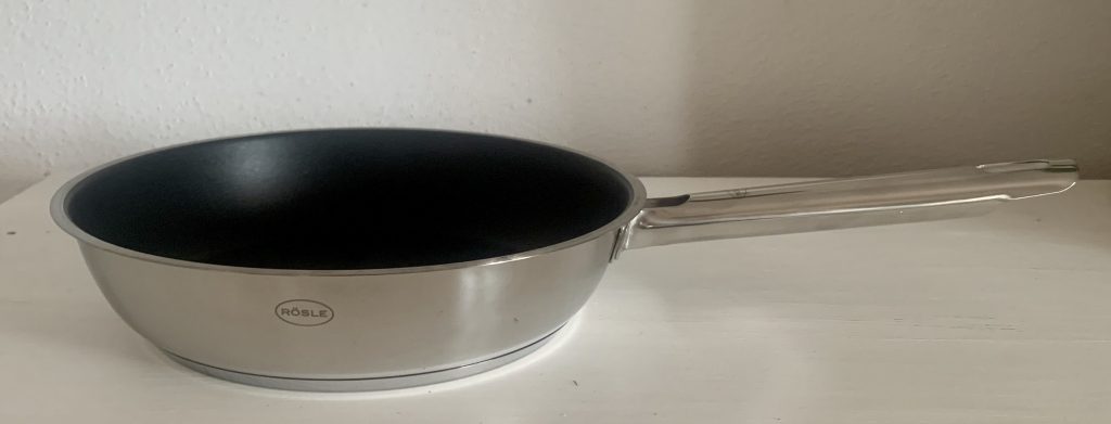 RÖSLE Elegance beschichtete Pfanne von der Seite