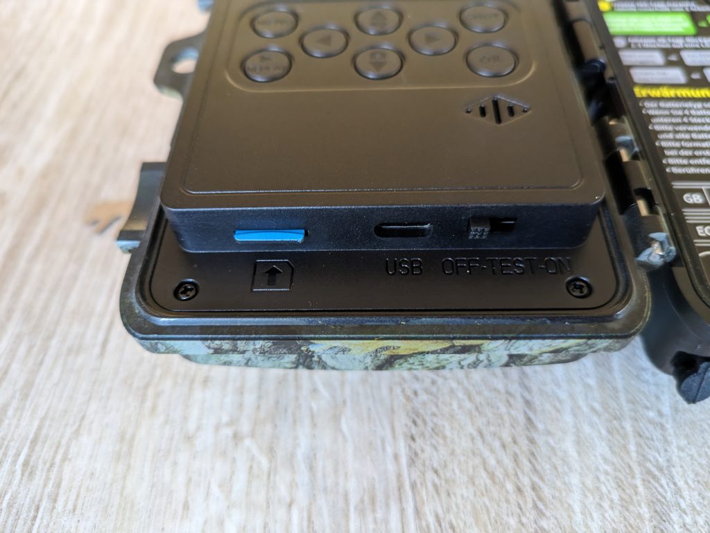 SD-Slot der MAXDONE PH820 Wildkamera