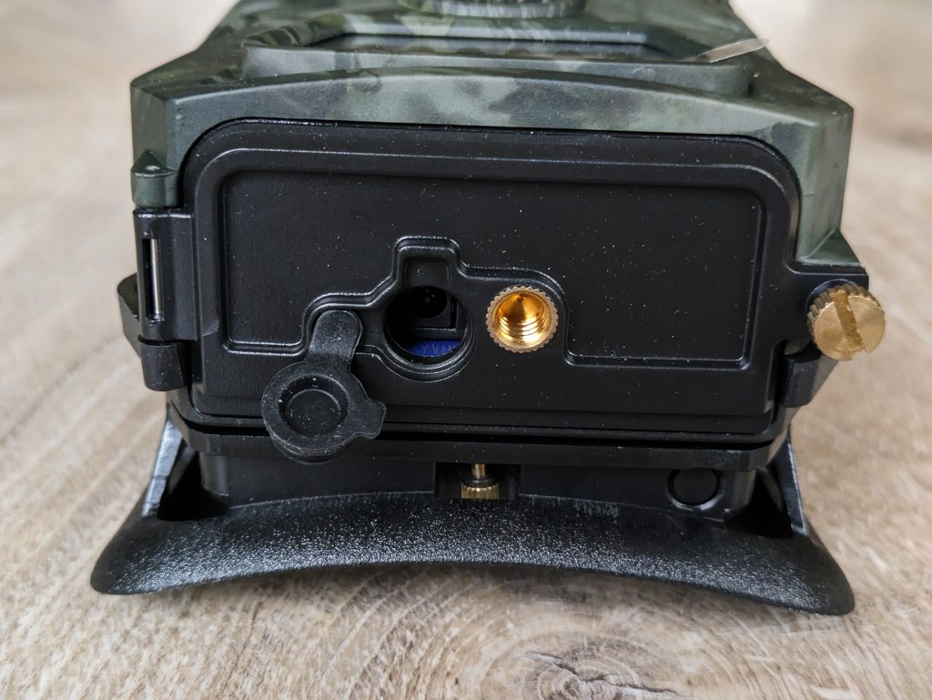 SECACAM Wild-Vision Wildkamera von unten, Stromanschluss