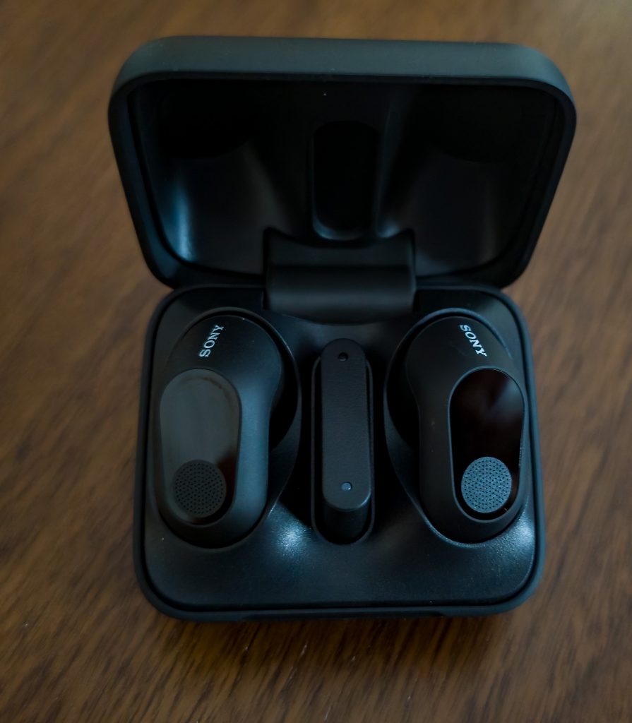 Sony INZONE Buds In-Ear-Gaming-Headset Ladecase geöffnet