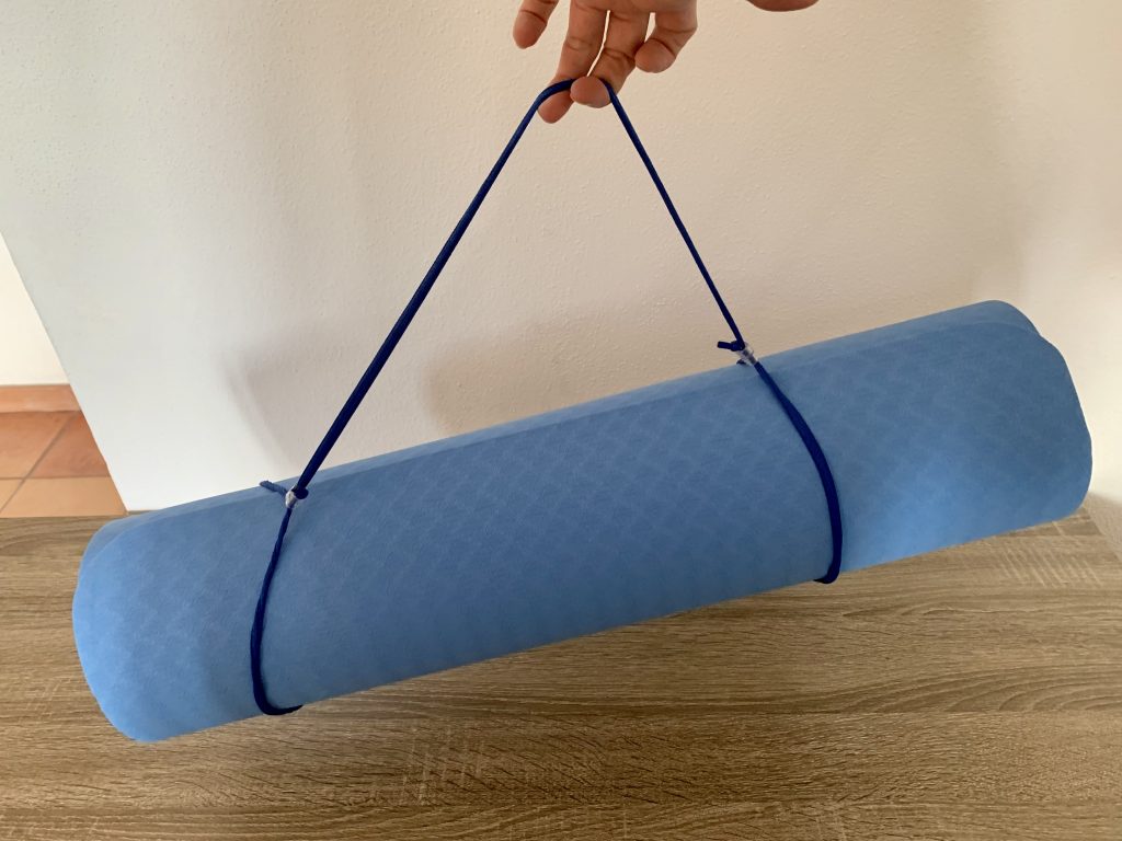 Sosila ‎HU-XI-201 Yogamatte zusammengerollt mit Trageband
