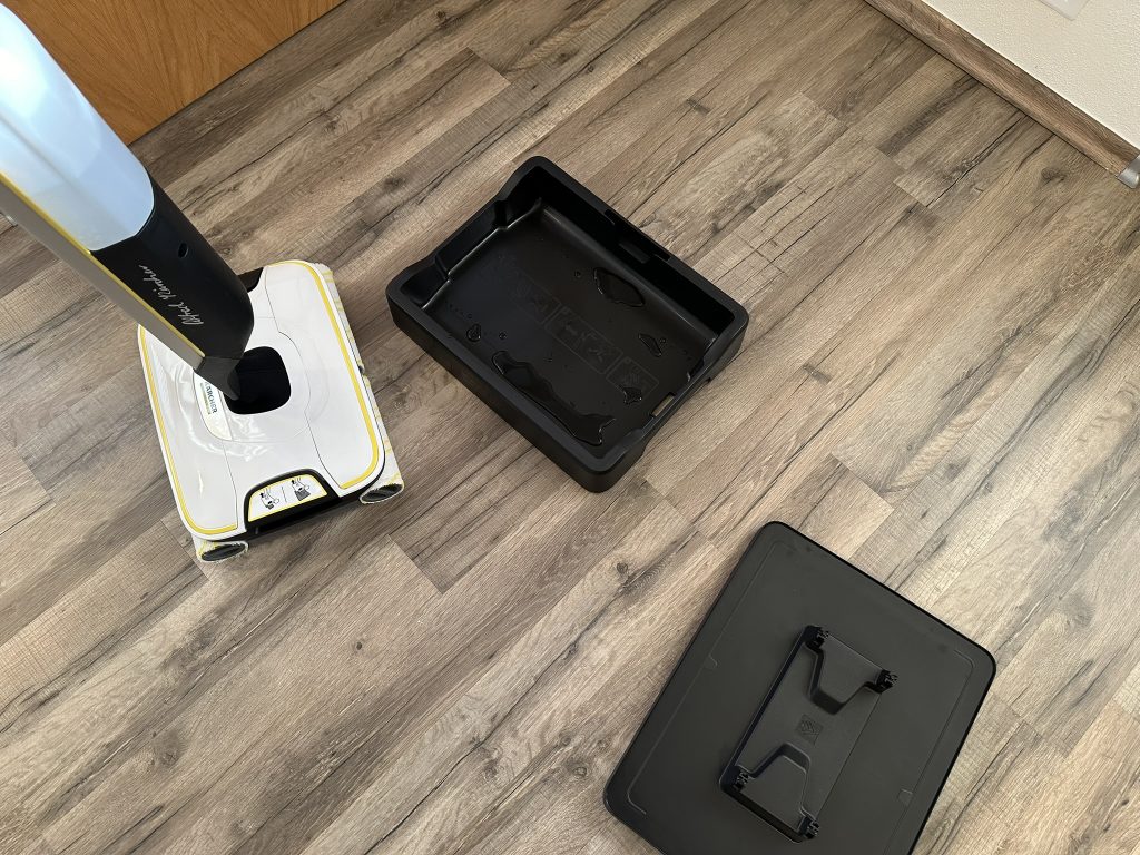 Stationen des Kärcher FC7 Cordless Extra Hartbodenreinigers von oben