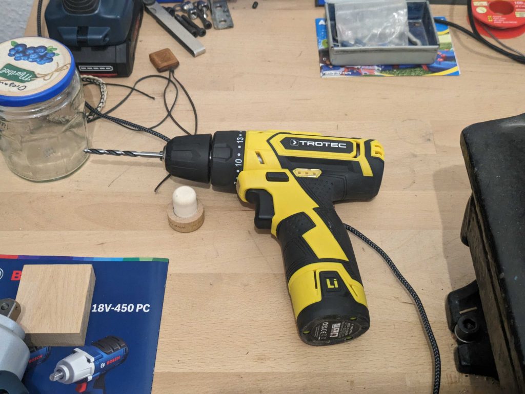 TROTEC PSCS 11-12V Akkuschrauber auf der Werkbank