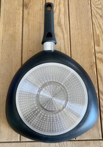 Tefal C26770 Start’Easy Triangle beschichtete Dreieckspfanne Ansicht Pfannenboden