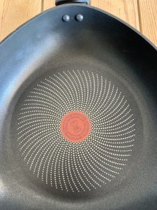 Tefal C26770 Start’Easy Triangle beschichtete Dreieckspfanne Nahaufnahme Thermospot
